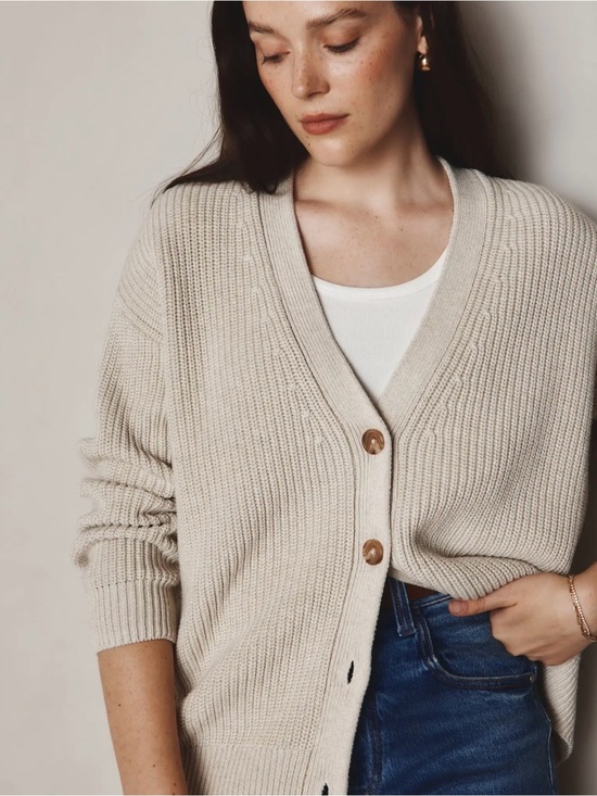 Quince Sweaters - Cozy Oversized Boyfriend Cardigan Sweater in Speckled Beige, Quince/Size Small